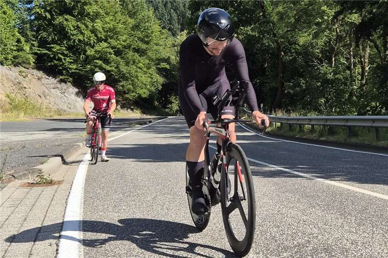 Joshua Dohmen startet vor Max Göke.  Foto: Martin Reis