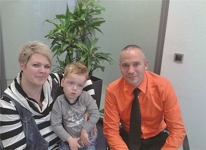 Joshua kann nun die Delfintherapie beginnen. Privat