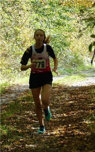 Josi Balles führt das Feld beim 2200 m-Lauf an. Foto: privat