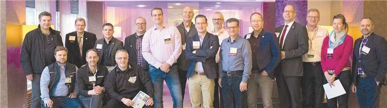 Jost Gabriel (5.v.li.) ist der aktuelle Chapter-Direktor des BNI „Deutsches Eck“ Koblenz.Michael Jarmusch