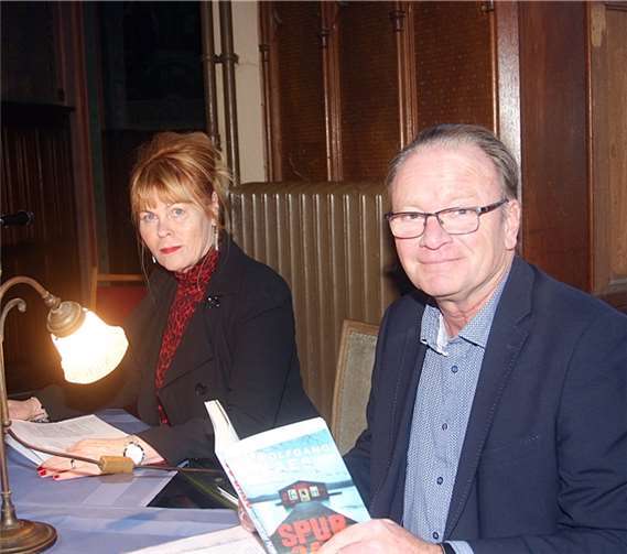 Journalisten und Schriftsteller Wolfgang Kaes las aus seinem neuen Buch "Spur 24". RÜ