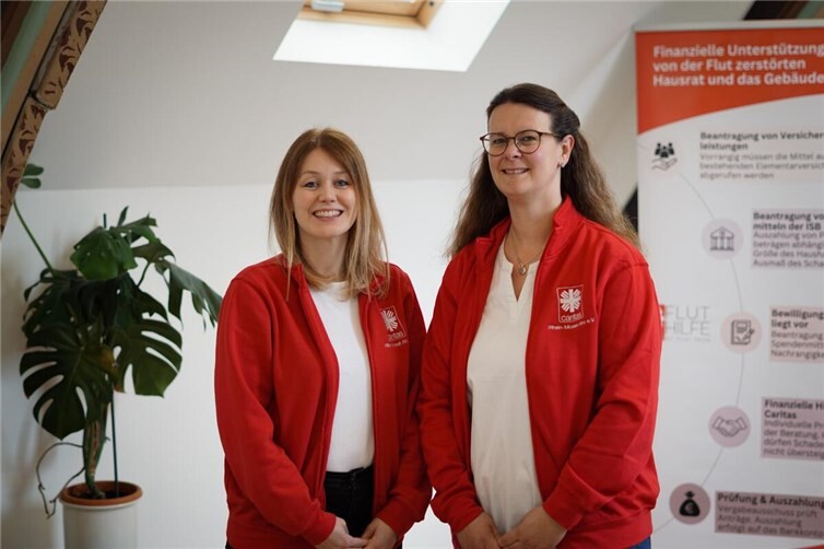 Joy Radermacher (l.) und Nadja Dühr (r.) nehmen die Anmeldungen bis zu den genannten Fristen entgegen.