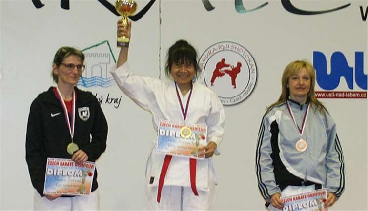 Jubel bei Shirley Fernan über den ersten Platz. privat