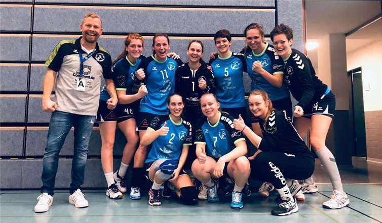 Jubel bei der Damenmannschaft der SG Ollheim-Straßfeld nach dem Auswärtssieg in Niederpleis.Foto: privat