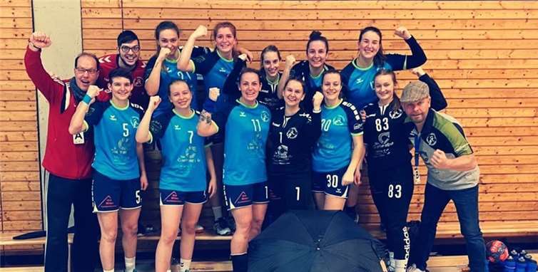 Jubel bei der Damenmannschaft der SG Ollheim-Straßfeld nach dem Heimsieg.Quelle: SG Ollheim-Straßfeld Damen