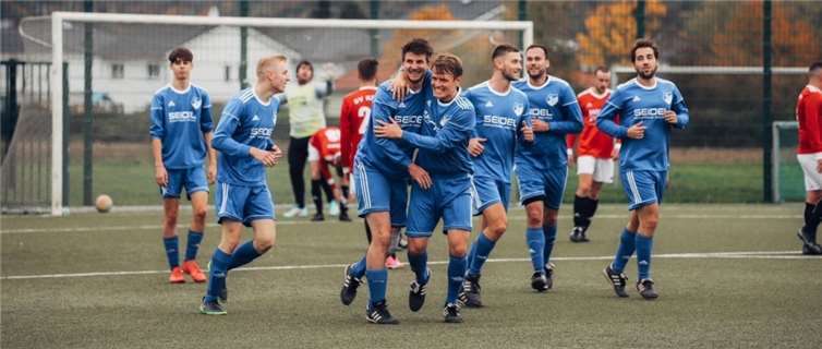 Jubel beim 1:0 Siegtreffer durch Christian Richard.Foto: Michael Schüller