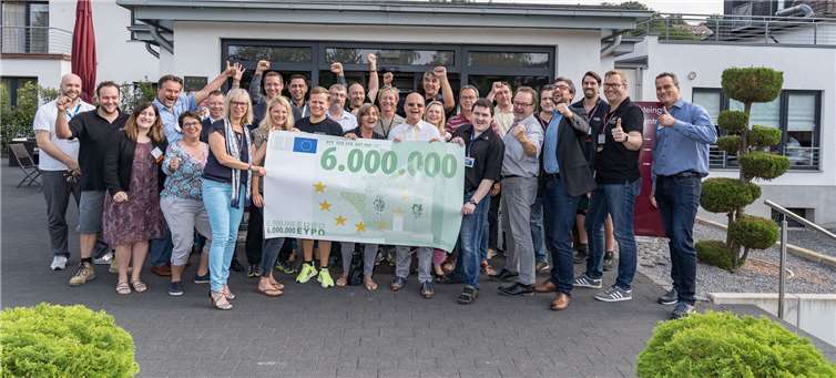 Jubel beim BNI Chapter Rhein-Ahr: Die Rekord-Umsatzmarke von sechs Millionen Euro wurde geknackt. Foto: privat