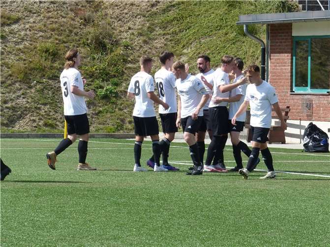 Jubel der SG Niederzissen/Wehr nach dem 1:0 von Christopher Walter. Foto: privat