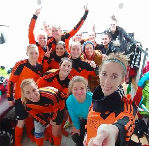 Jubel: die Damen siegten verdient gegen den Tabellenführer. privat