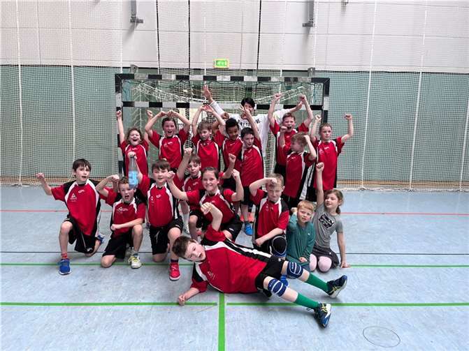 Jubel in der Karmelenberghalle, die Grundschule Bassenheim gewinnt die Handball-Kreismeisterschaft. Quelle:Grundschule Bassenheim