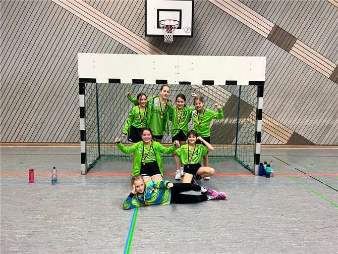 Jubelnde Mädels am Ende des Turniers.  Foto: privat