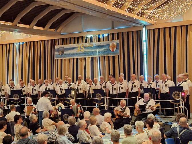 Jubiläum mit Meer-Flair: Shanty-Klassiker und neue Töne aus 35 Jahren. Fotos: Rita Jäger