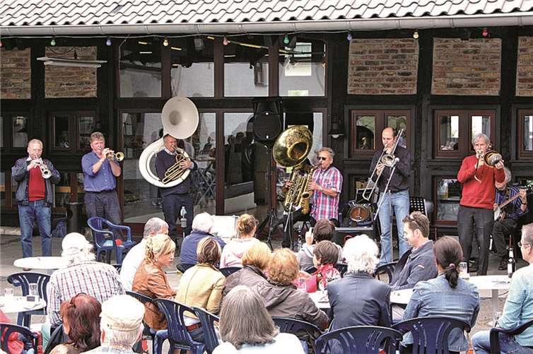 Jubiläumskonzert der Watchhill Stompers mit ehemaligen Mitspielern. Gemeinde Wachtberg