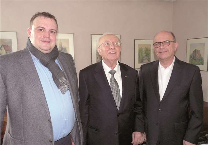 Jubilar Werner Bomm mit Sohn Ulrich und CDU-Bürgermeisterkandidat Michael Kessler. privat