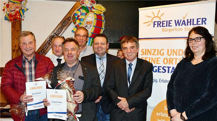 Jubilare und Vorstand (v. l.): Bernd Kriechel, Heinrich Ax (2. Vorsitzender), Friedhelm Münch, Michael Küpper Schriftführer), Alexander Albrecht (Vorsitzender), Gunter Windheuser (Fraktionssprecher) und Elke von Rauchhaupt (Kassiererin). Fotos: RASCH