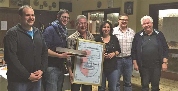 Jubilare (v.l.): Michael Löb, Markus Löb, Achim Schommer, Gabi Engels, Dirk Schäfer Alfred Engels. privat