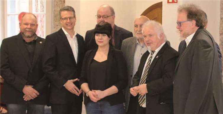 Jubilare, v.l.n.r: Lothar Geburzky, Henning Wirges, Karl-Heinz Esch, Silvia Altgelt, Jürgen Hunsdorf, Ferhat Cato und Thomas Metz. Foto: privat