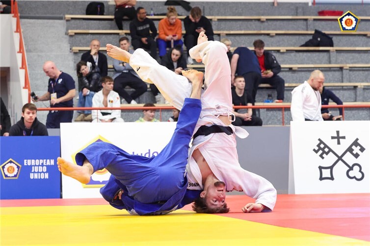 Judoka Nouri Günther (in weiß) erreicht den Platz 7.