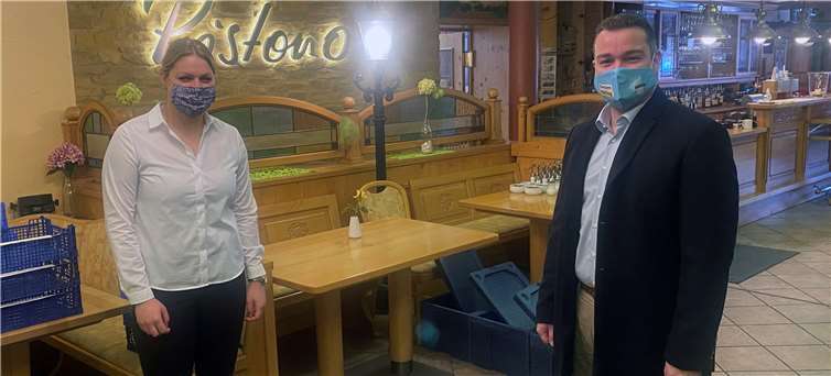 Jüngst suchte Welling das Gespräch mit Theresa Pistono vom Hotel Pistono in Dieblich.Foto: privat