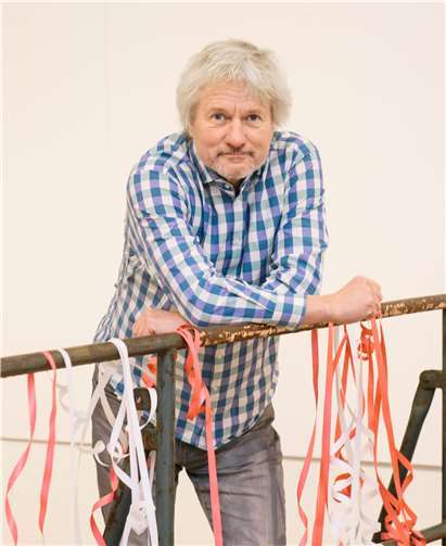 Jürgen Becker präsentiert sein neues Programm am 3. April in Linz. Foto: Jörn Neumann