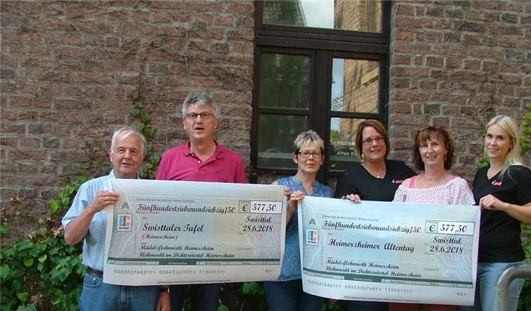 Jürgen Hein, Vorsitzender der Tafel Swisttal e. V., Hermann Menth, Manuela Polanski, Melanie Breuer, Monika Hackenberg, Leiterin Swisttal Treff im Alten Kloster und Julia Polanski.