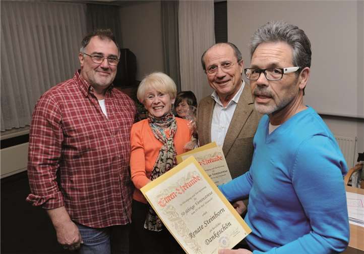 Jürgen Hildebrandt und Herbert Seifner ehren für 50 Jahre Renate Steinborn und Mohamed Badaoui. FIX