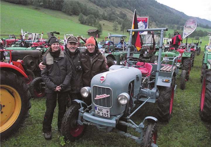 Jürgen Kuhlmann mit seinem Team, Martina Greve und Botho Kölsch. privat