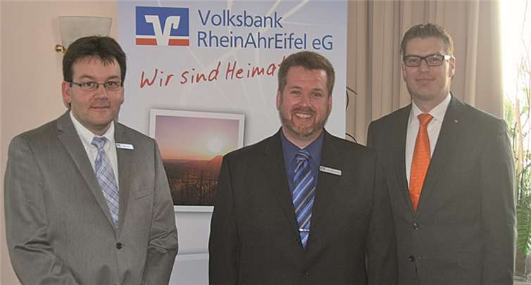 Jürgen Kurth (v.li.n.re.), Axel Schneider und Christian Schmitt von der Volksbank geben ihren Zuhörern wichtige Informationen und Handlungsempfehlungen zu Sepa. privat