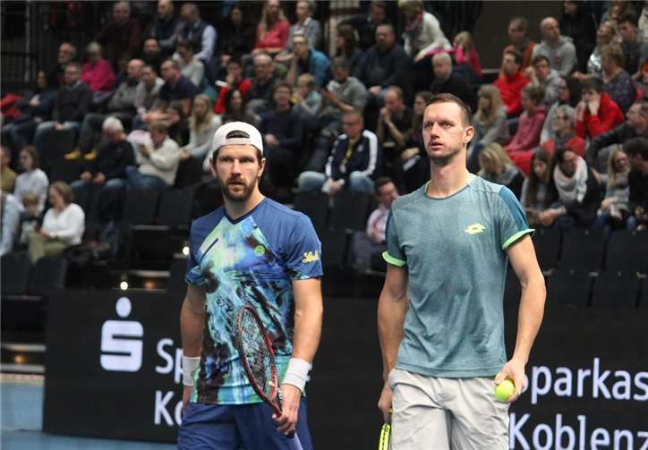 Jürgen Melzer (li.) und Filip Polasek hatten am Ende keinen Grund zu feiern und unterlagen den beiden Kontrahenten aus der Tschechen in zwei Sätzen.