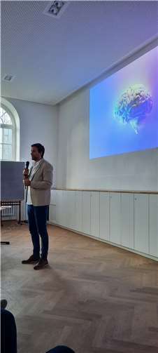 Jürgen Möller bei seinem Vortrag. Foto: privat