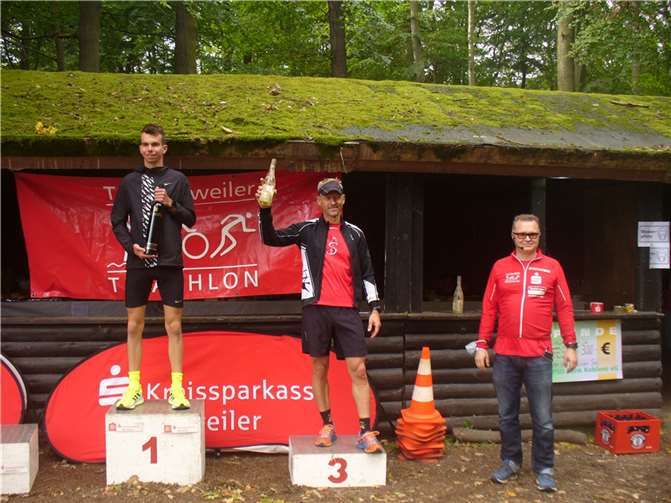 Jürgen Otto freut sich über den 3. Platz und eine Flasche Flutwein. Foto: privat