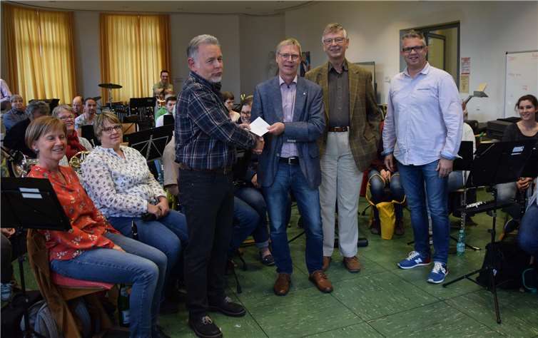 Jürgen Röber (Fidelia), Georg Persch und Manfred Weizbauer (Lions Club), Stefan Klein (Fidelia).Foto: privat