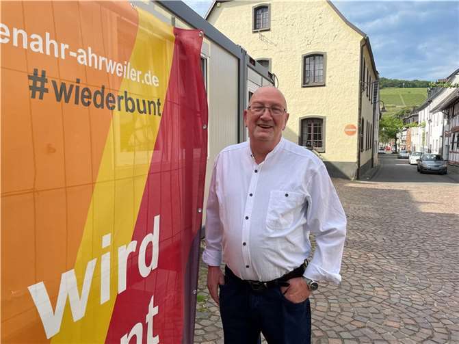 „Ortsvorsteher in den Flutgebieten brauchen mehr Kompetenzen“ Jürgen Saess im Heimersheimer Ortskern: Auch der Weinort soll wieder bunt werden. Foto: ROB