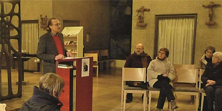 Jürgen Strohe beim Vortrag in der Citykirche in Koblenz. privat