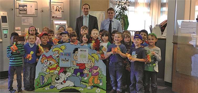 Jürgen Wagner und Klaus Doll freuten sich über den Besuch der Kindergartenkinder. privat