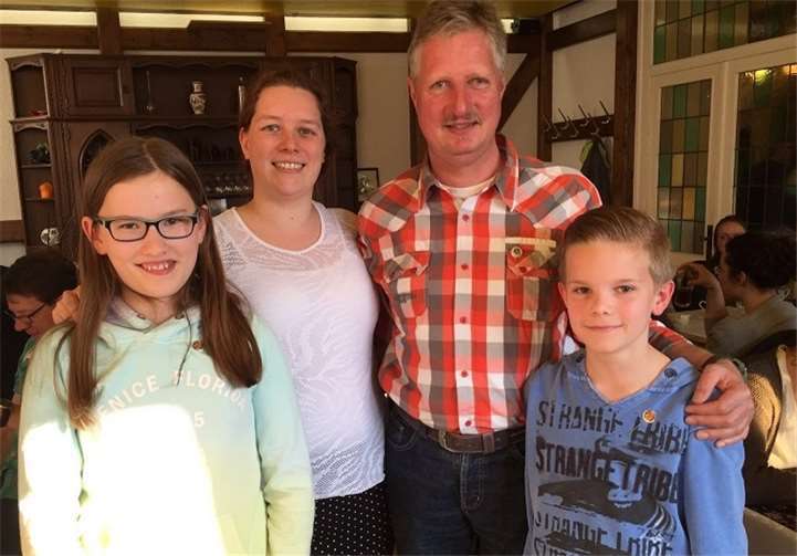 Jürgen Welsch, Yannick Effelsberg und Mara Flechtner erhielten Ehrennadeln für ihre langjährige Treue.