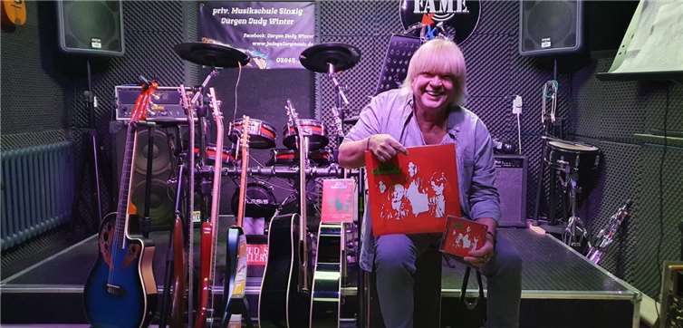 Jürgen Winter ist Vollblut-Musiker. Besonders stolz ist er auf seine Platte, die auch den Song„Nordrach“ enthält, der Gegenstand eines Rechtsstreits mit Gary Moore war. Fotos: Privat