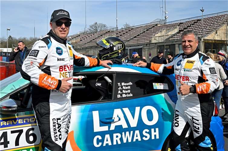 Jürgen und Joachim Nett sahen gleich zweimal auf dem dritten Rang die Zielflagge. Fotos: BURG