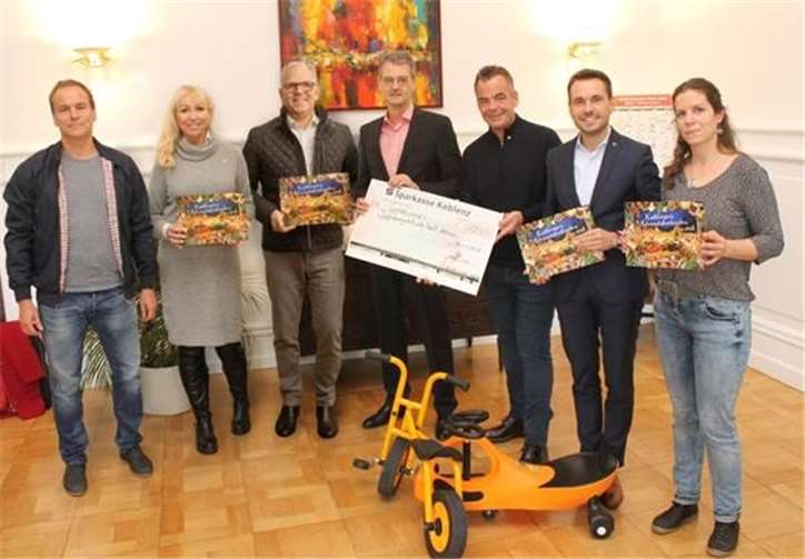 Jugendamtsleiter Peer Pabst erhielt einen weiteren Spendenscheck über 6000 Euro.privat