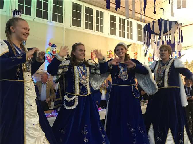 Jugenddreigestirn Jungfrau Lillith I. (Kalff), Prinzessin Mylène I. (Declair), Bäuerin Celina I. (Berke), Prinzessin Melanie I. (Saftig).