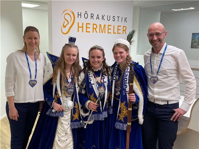 Jugenddreigestirn Jungfrau Lillith (Kalff), Prinzessin Mylène (Declair), Bäuerin Celina (Berke). Foto: privat