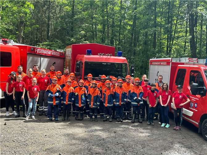 Jugendfeuerwehr und Jugendrotkreuz Wirges stärken Zusammenarbeit bei Berufsfeuerwehrtag. Foto: FF Wirges/ Christian Henn
