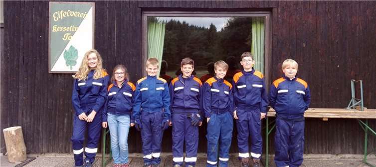 Jugendflamme Stufe I bestanden. (v.li.) Neele Linden, Anna Weidenbach, Malte Pitzen, Luis Gabriel, Gerrit Lux, Noah Schneider, Linus Pesch.UM