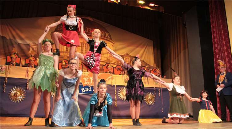 Tanz, Humor und ganz viel Musik Jugendgarde „Märchenwelt“ mit Prinzessin Lena als Schneewitchen