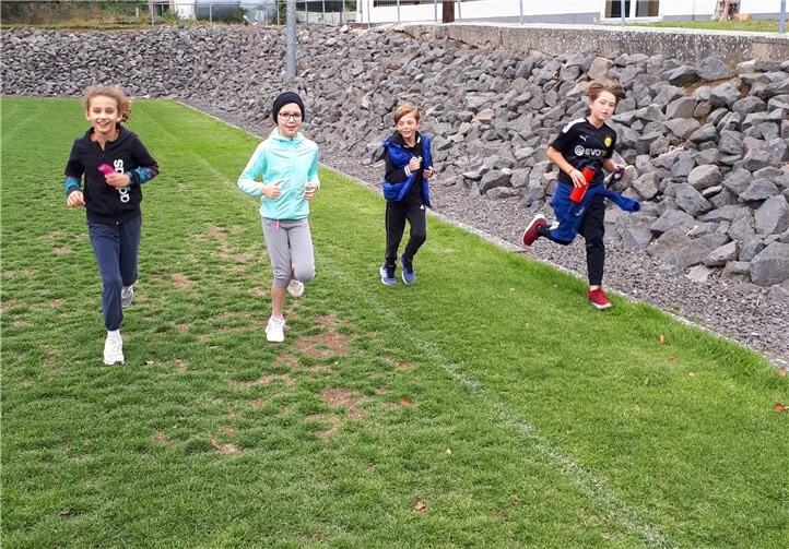 Jugendliche aus vielen verschiedenen Orten der Pfarreiengemeinschaften liefen für einen guten Zweck.Quelle: Dekanat Mayen-Mendig