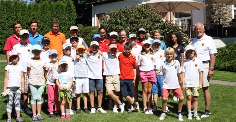 Jugendliche des MGC Bad Ems mit Pro Ingo Lehnert und Jugendwart Bernd Hochhuth.privat