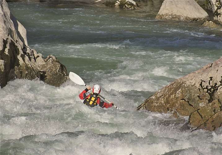 Jugendliche des Wassersportvereins nahmen an der Jugendwildwasserwoche in Österreich teil.privat