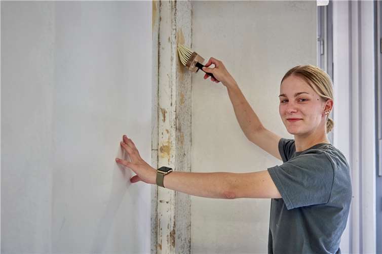 Jugendliche entscheiden sich verstärkt für eine Ausbildung im Handwerk, im Bild Stella Römer aus Kirn, die eine Lehre im Maler- und Lackiererhandwerk absolviert.  Foto: Laura Antonia Herzmann