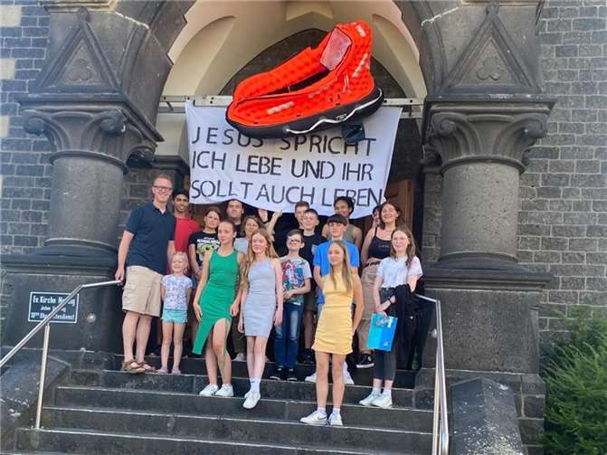 Jugendliche zwischen 12 und 19 Jahren machen auf die Seenotrettung Schiffbrüchiger im Mittelmeer aufmerksam.  Foto: privat