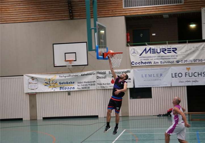 Jugendtrainer Arne Alf beim Korbleger. Foto: privat